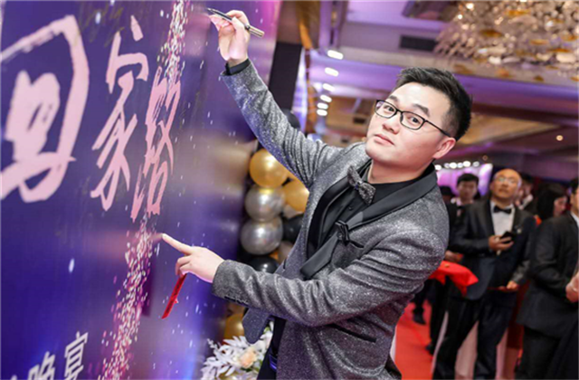 【高光“疫”事】勇敢逆行的特殊“网约车”——3044永利90后，用信念打通生命运输线